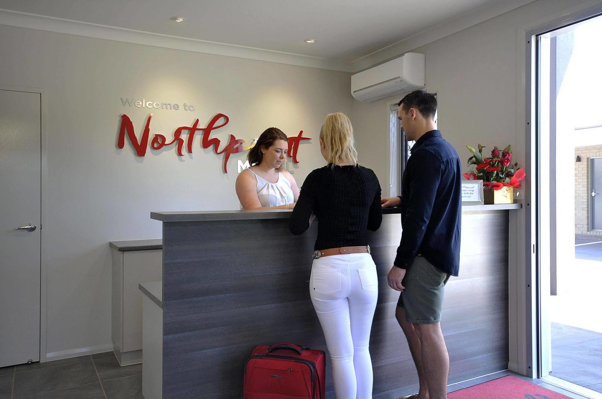 Northpoint Motel Apartments Тувумба Экстерьер фото