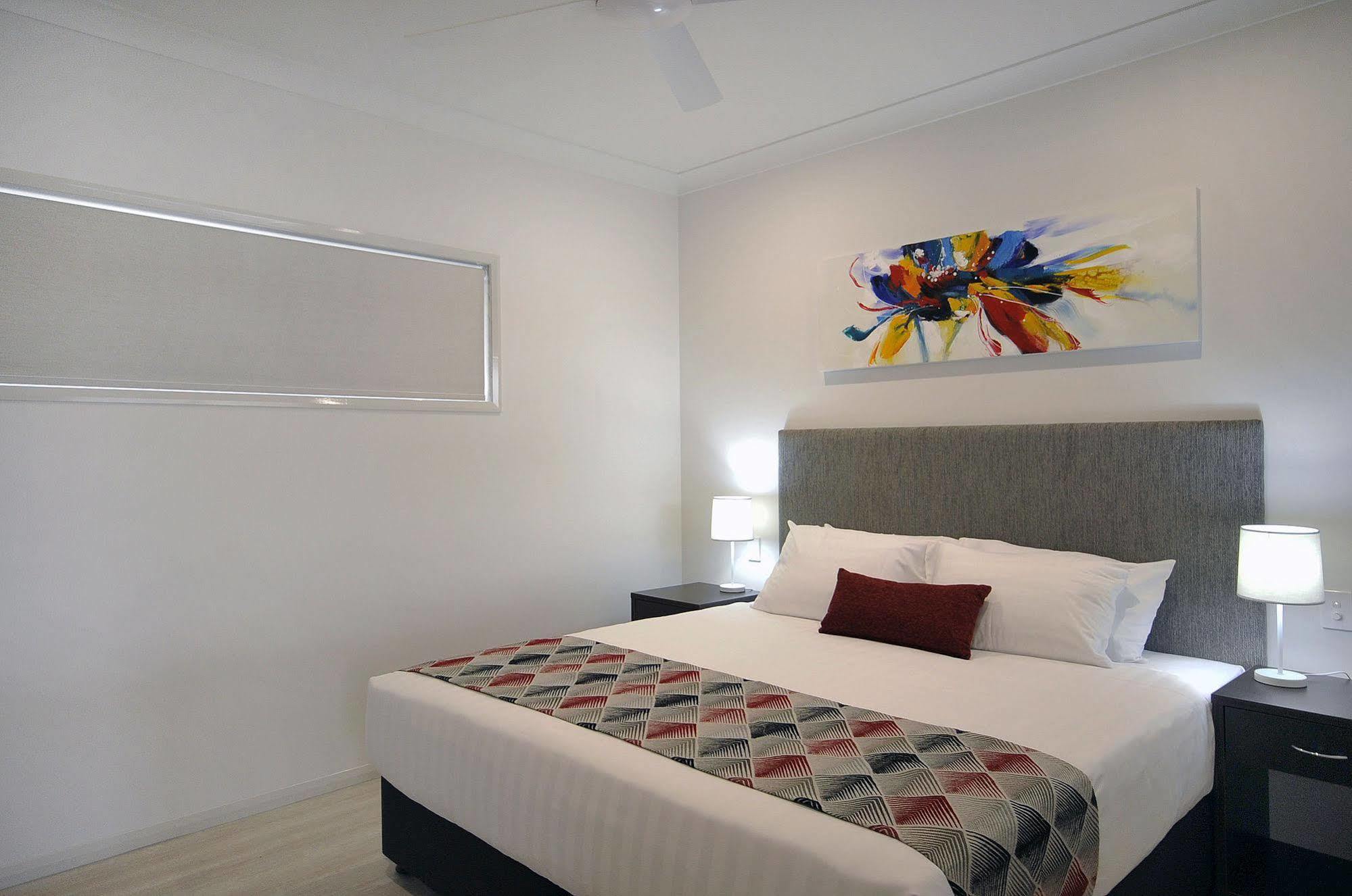 Northpoint Motel Apartments Тувумба Экстерьер фото