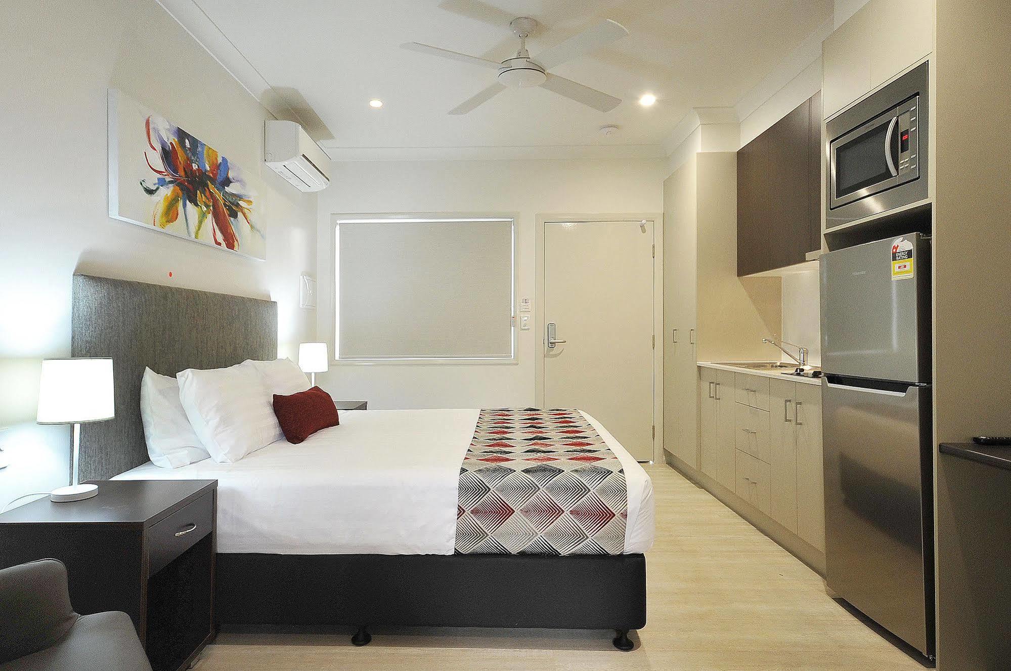 Northpoint Motel Apartments Тувумба Экстерьер фото