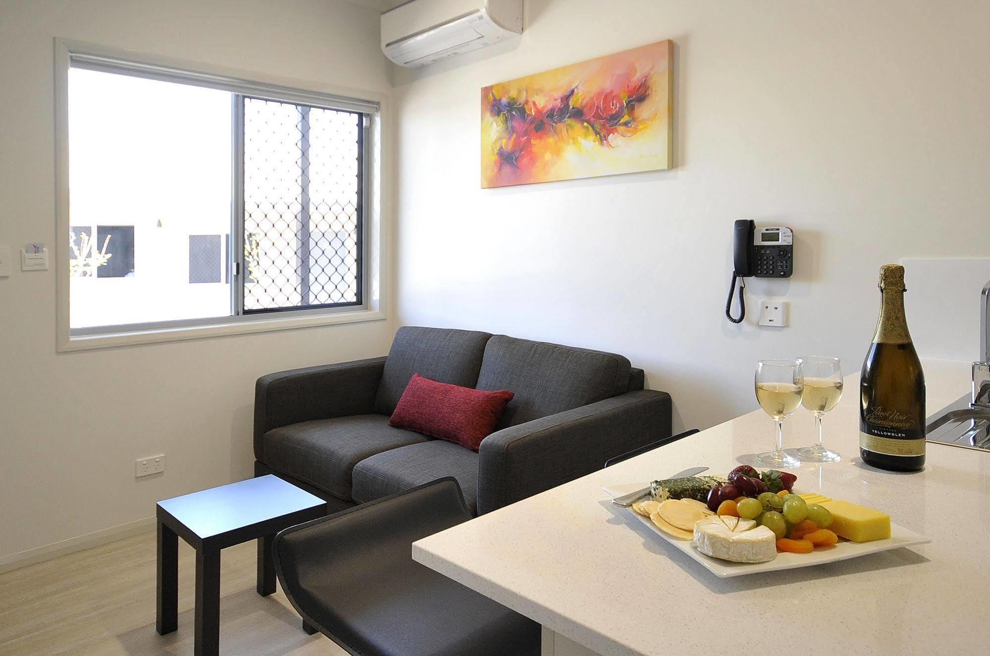 Northpoint Motel Apartments Тувумба Экстерьер фото
