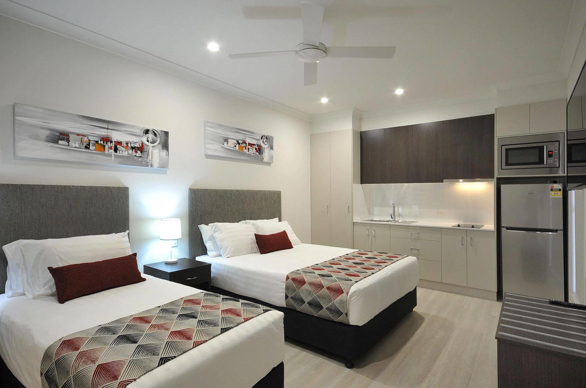 Northpoint Motel Apartments Тувумба Экстерьер фото